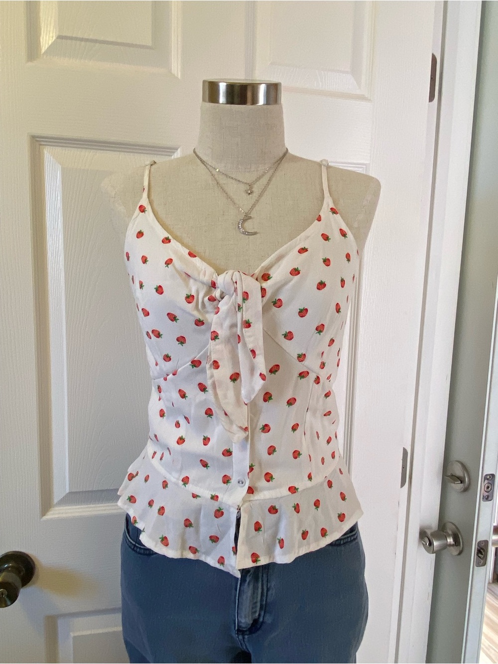 Japna Women’s L Crop Tank  W All Over Strawberry Print Tie Ruffle Base Peplum
